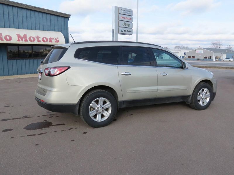 Used 2014 Chevrolet Traverse LT AWD 4dr SUV w/2LTImage 4