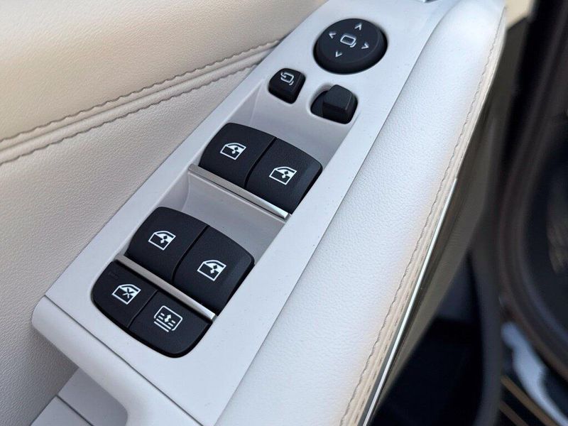New 2027 BMW X7 xDrive40iImage 16