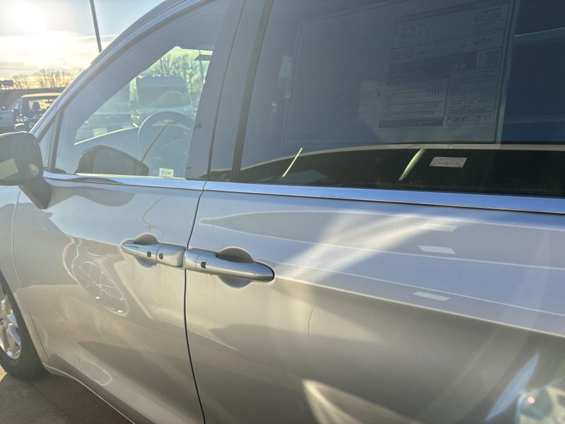 New 2026 Chrysler Pacifica SelectImage 14