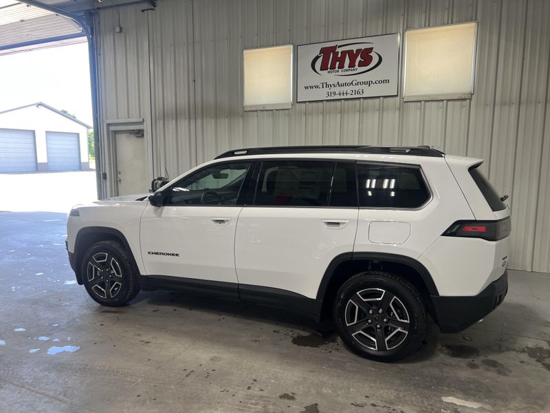 New 2026 Jeep Cherokee Laredo 4x4Image 13