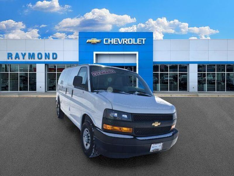 New 2025 Chevrolet Express 2500 Work VanImage 10