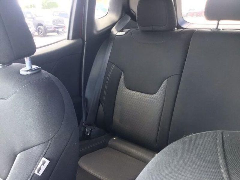 Used 2021 Jeep Renegade LatitudeImage 16