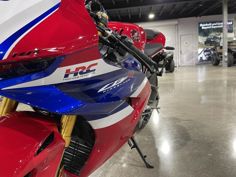 New 2025 Honda CBR1000RR-R FIREBLADE SP Image 22