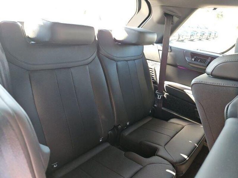 Used 2025 Land Rover Range Rover SE