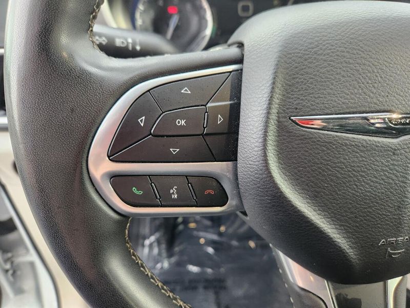Used 2023 Chrysler Pacifica Touring L
