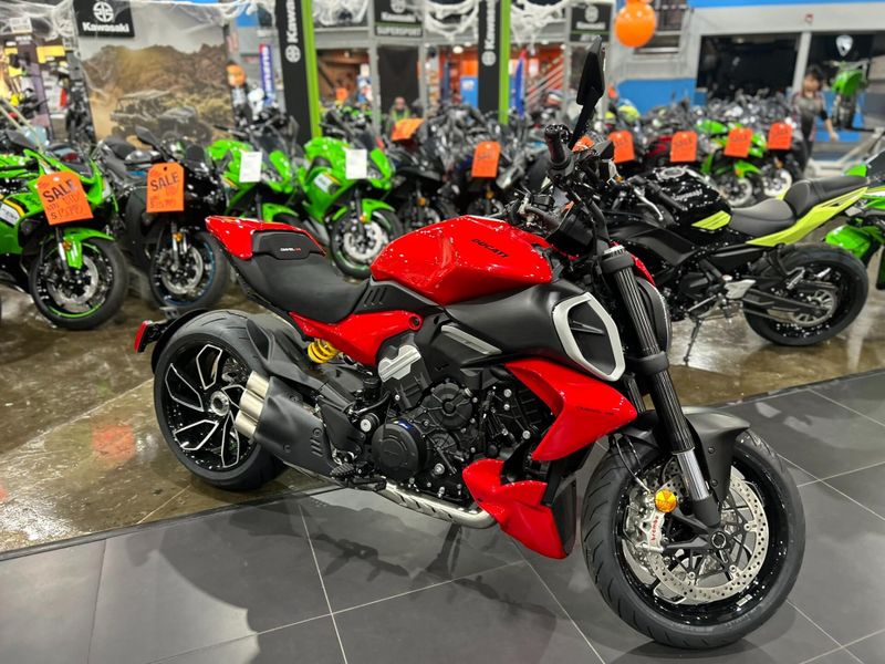 New 2025 Ducati DIAVEL V4 Image 13