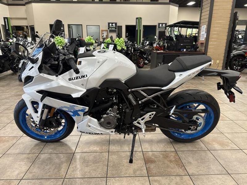 New 2027 Suzuki GSX-8R Image 14