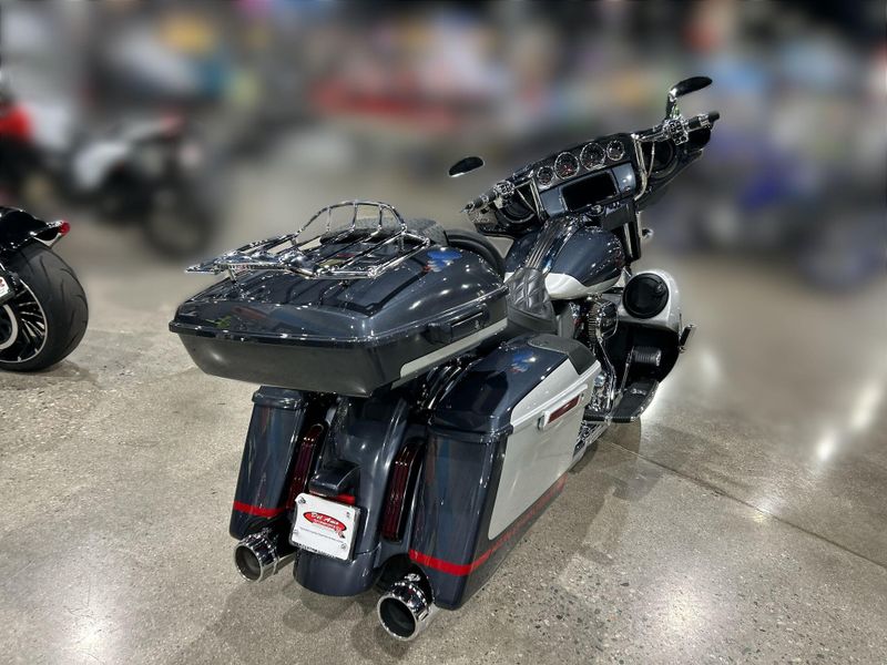 Used 2019 Harley-Davidson CVO STREET GLIDE Image 16