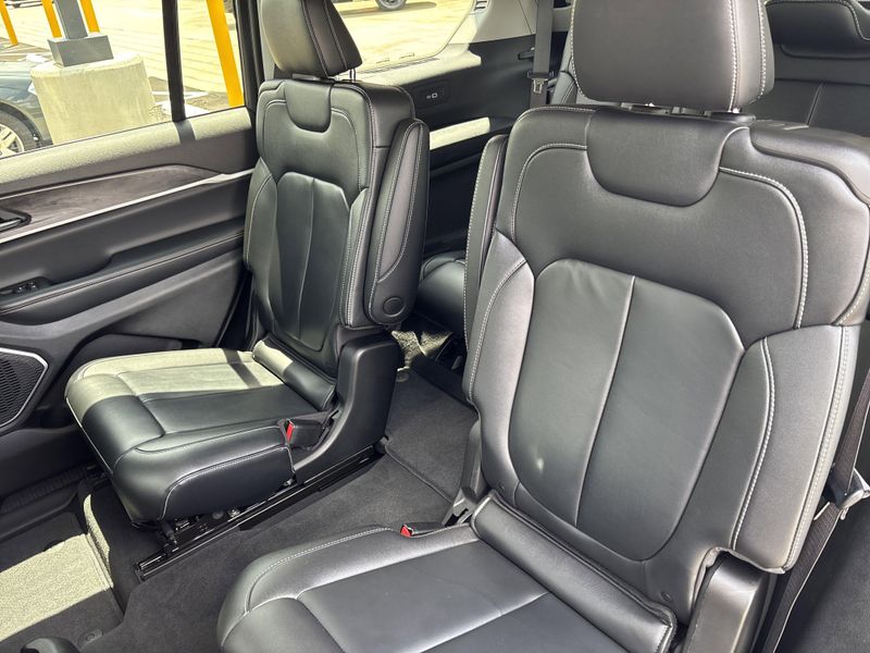 Used 2022 Jeep Grand Cherokee L LimitedImage 22
