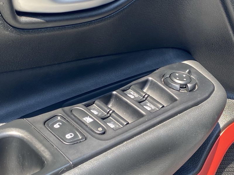 2017 Jeep Renegade Image 18