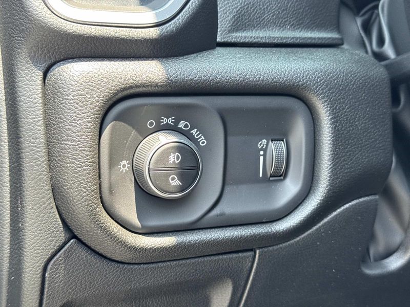 New 2026 RAM 1500 Big Horn Crew Cab 4x2 6'4' Box