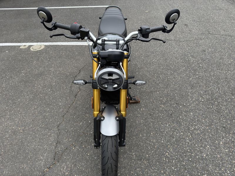 2025 Triumph SCRAMBLER 400 X - PHANTOM BLACK - SILVER ICE 