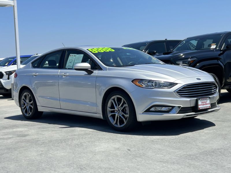 Used 2017 Ford Fusion SEImage 2