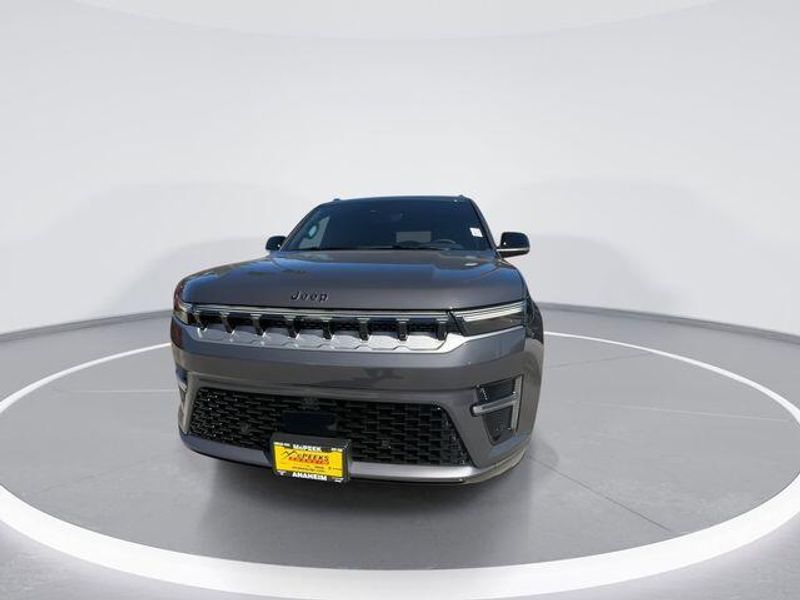 2026 Jeep Grand Wagoneer 4x4Image 3