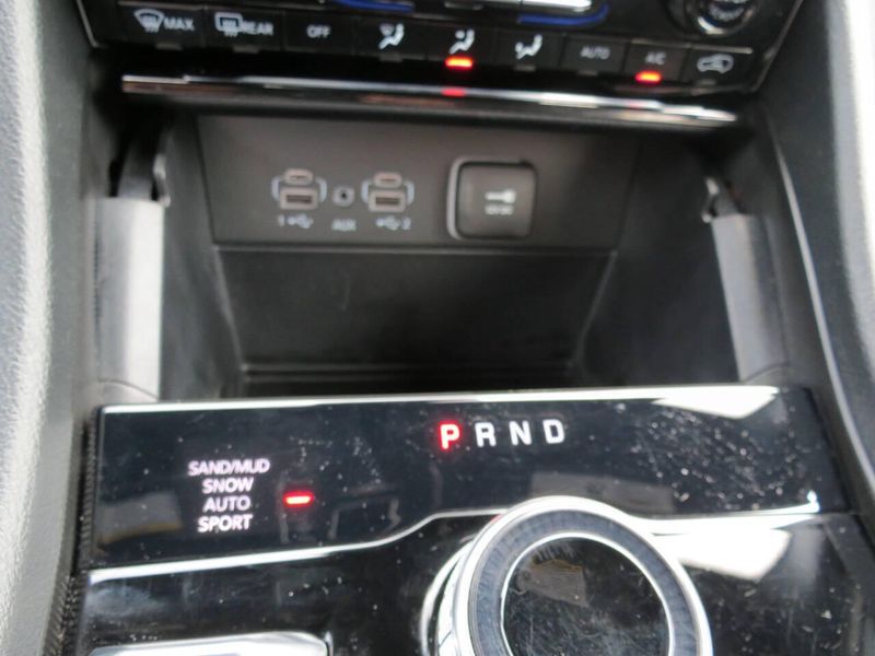 Used 2025 Jeep Grand Cherokee Limited 4x4 4dr SUVImage 15