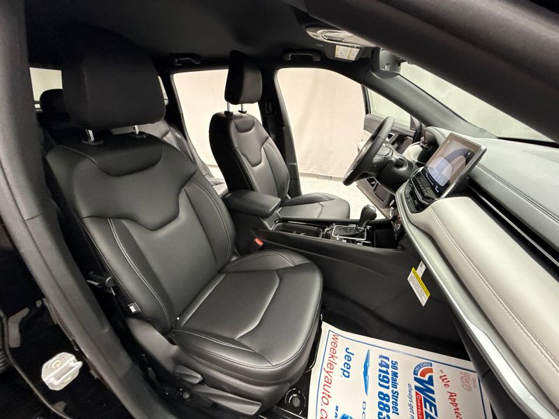 New 2025 Jeep Compass Limited 4x4Image 20