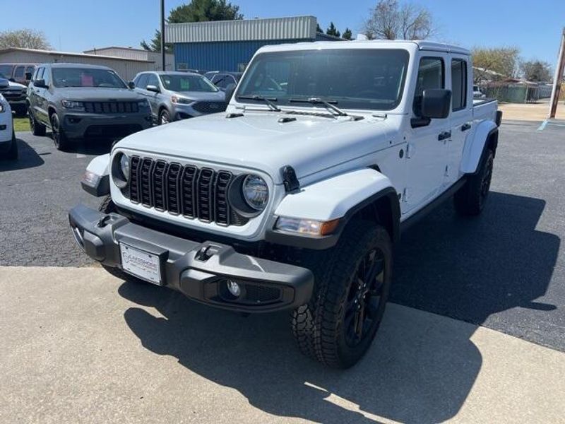 2025 Jeep Gladiator Sport photo 2