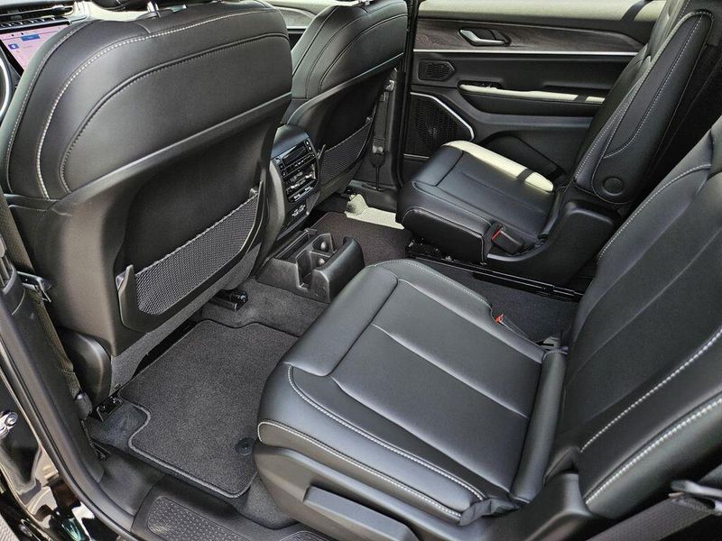 2025 Jeep Grand Cherokee L Limited 4x4Image 28