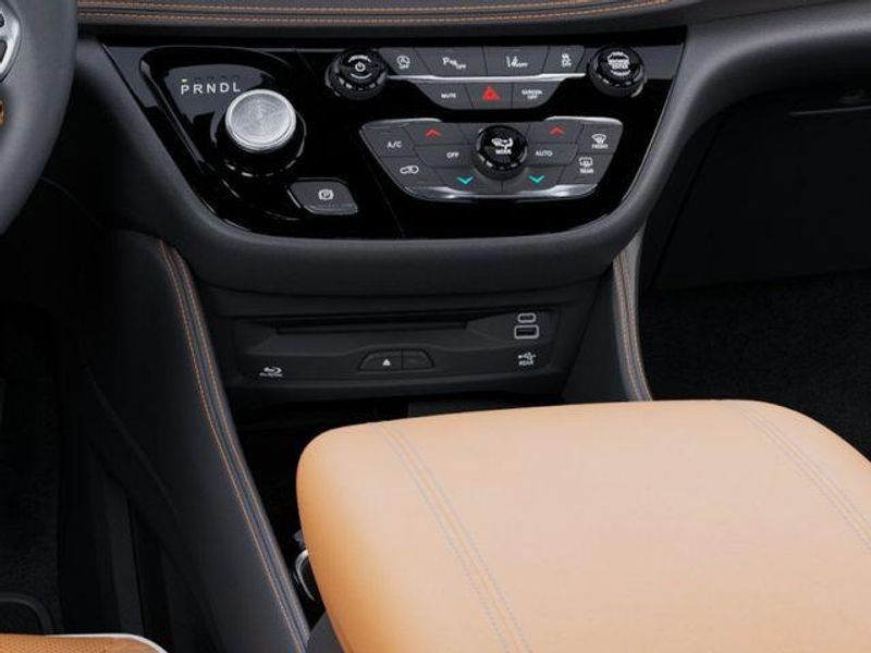 New 2026 Chrysler Pacifica Pinnacle AwdImage 24