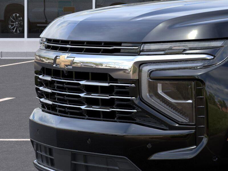 2025 Chevrolet Suburban LTImage 13