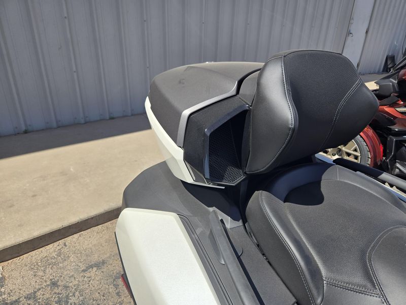 NEW 2026 CAN-AM SPYDER RT SEATOSKY Image 16