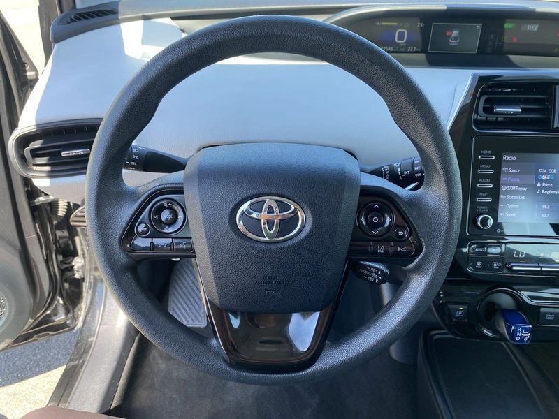 2022 Toyota Prius LEImage 25