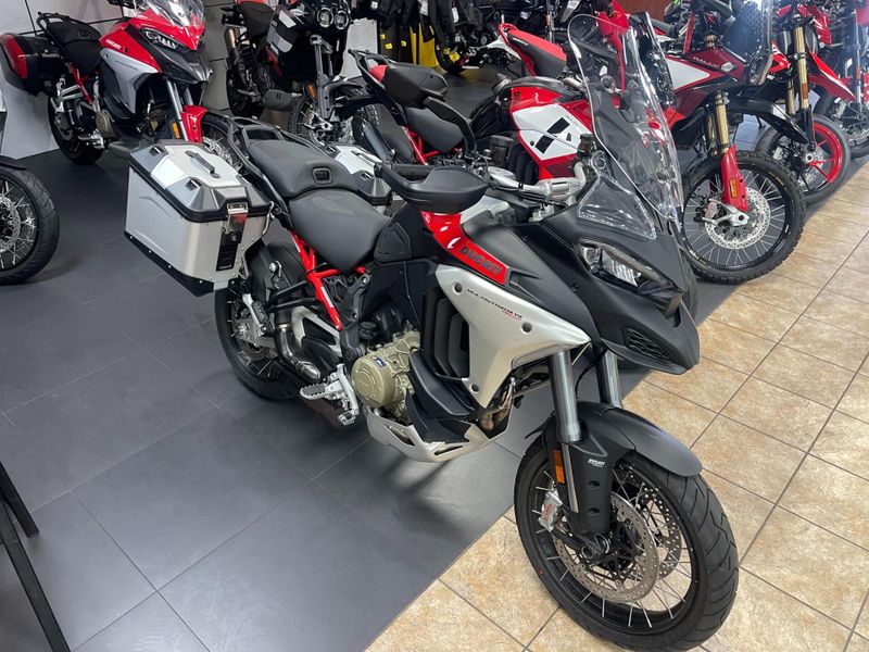 New 2025 Ducati MULTISTRADA V4 RALLY TRAVEL & RADAR SPOKED WHEELS Image 11