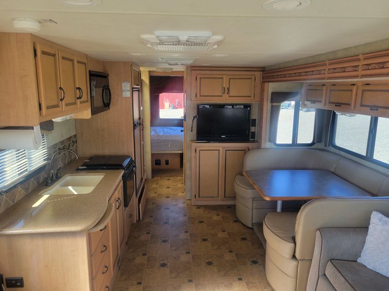Used 2012 THOR M-32A  FORD Image 9