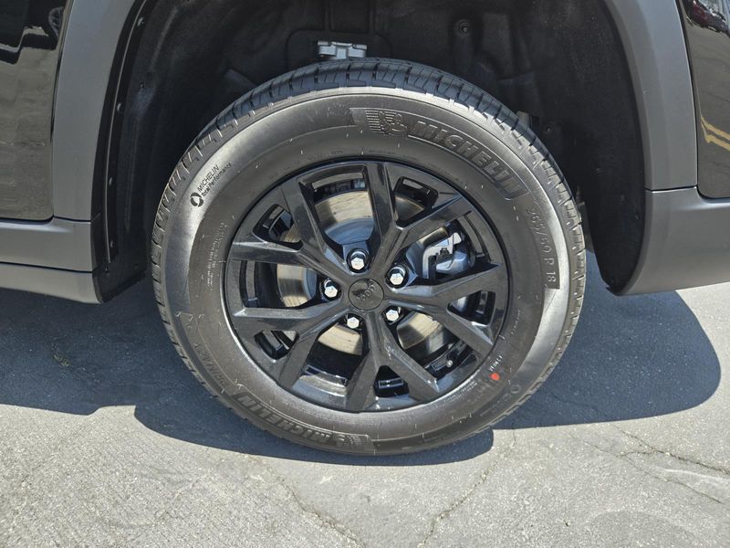 New 2026 Jeep Grand Cherokee L Laredo Altitude 4x4