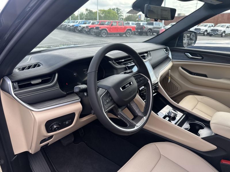 2025 Jeep Grand Cherokee L Limited 4x4Image 24