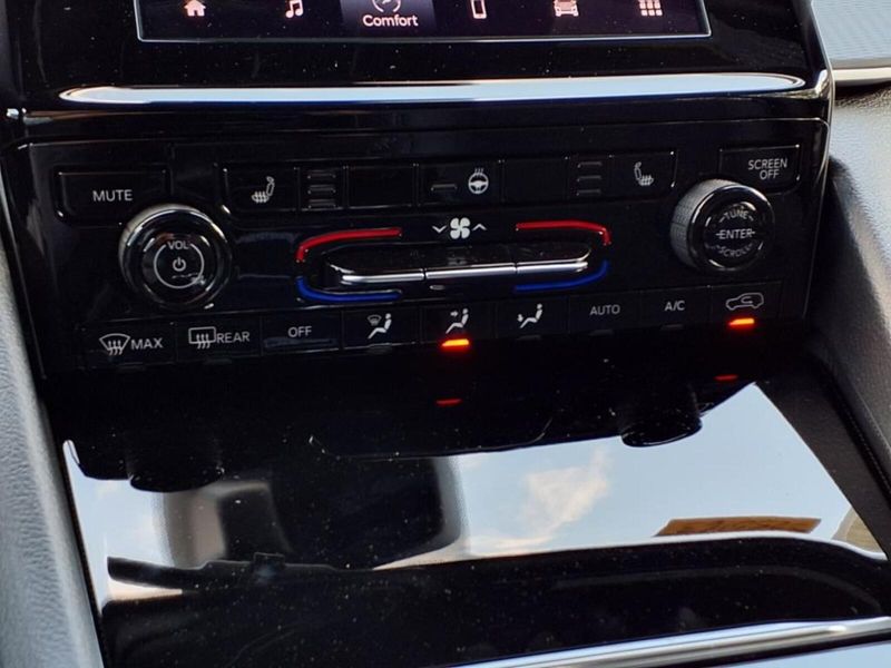 2025 Jeep Grand Cherokee Altitude photo 12