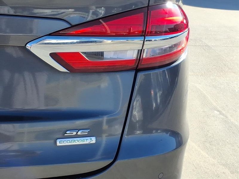 Used 2019 Ford Fusion SEImage 11