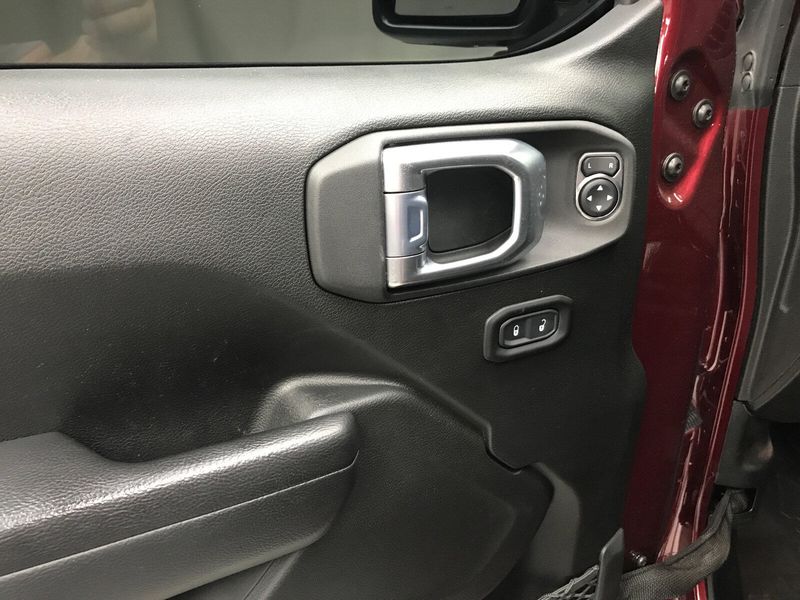2022 Jeep Gladiator Willys photo 4