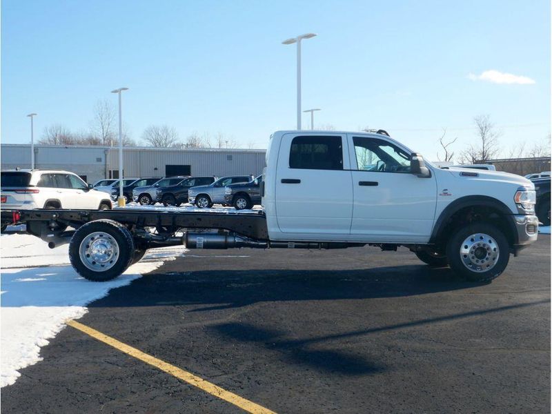 2024 RAM 5500 Tradesman Chassis Crew Cab 4x4 84