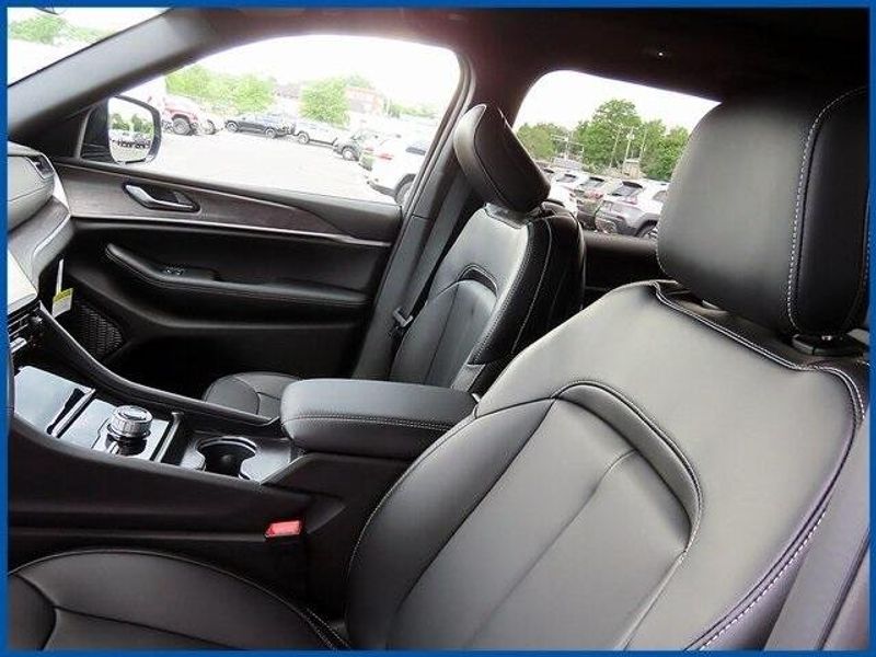 New 2025 Jeep Grand Cherokee LimitedImage 13