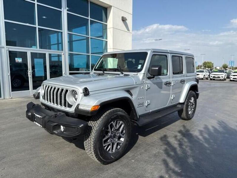 2024 Jeep Wrangler Sahara photo 4