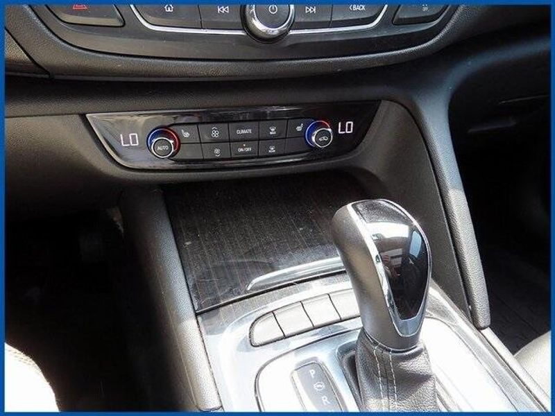 Used 2018 Buick Regal TourX EssenceImage 18