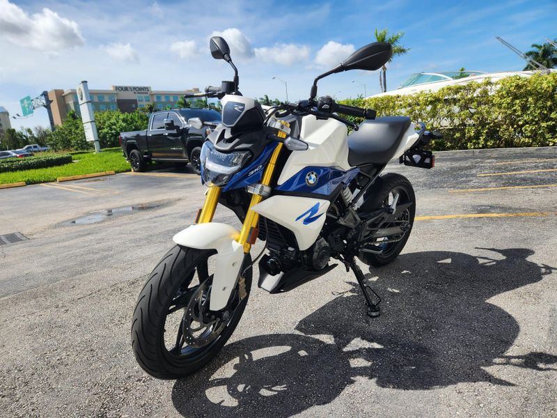 2021 BMW G 310 R  in a POLAR WHITE exterior color. BMW Motorcycles of Miami 786-845-0052 motorcyclesofmiami.com 