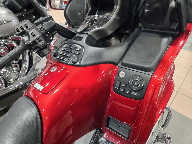 USED 2008 HONDA GOLD WING Image 11