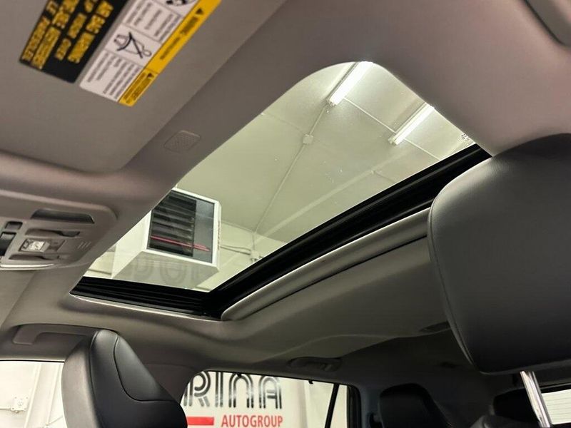 2021 Toyota Highlander XLE photo 22
