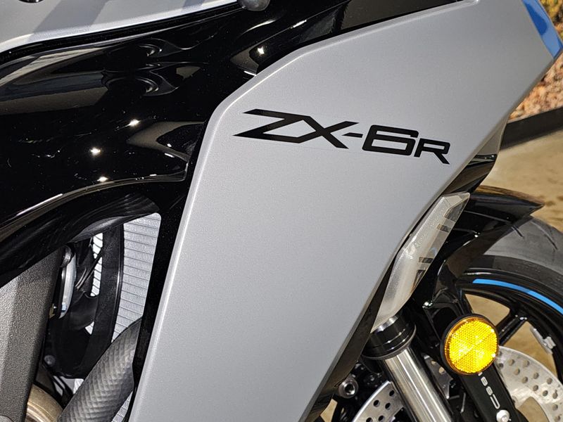 2025 Kawasaki NINJA ZX-6R Image 4