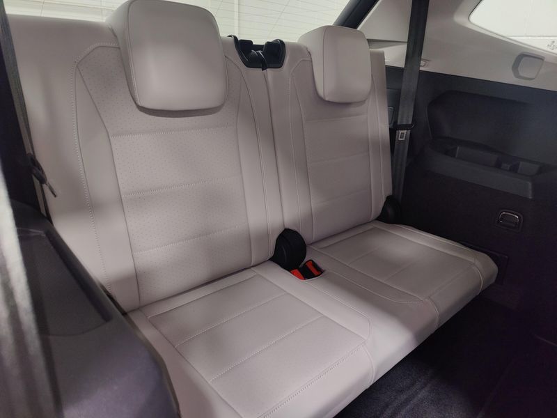 Used 2019 Volkswagen Tiguan SEL AWD w/Sunroof/NavImage 22