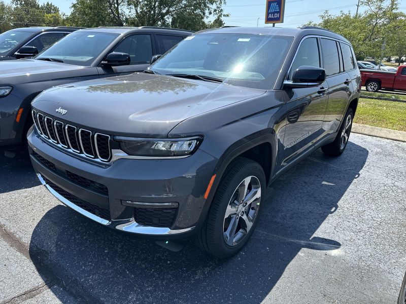 New 2025 Jeep Grand Cherokee L Limited 4x4Image 1