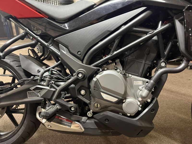 Used 2025 CFMOTO 300NK Image 5