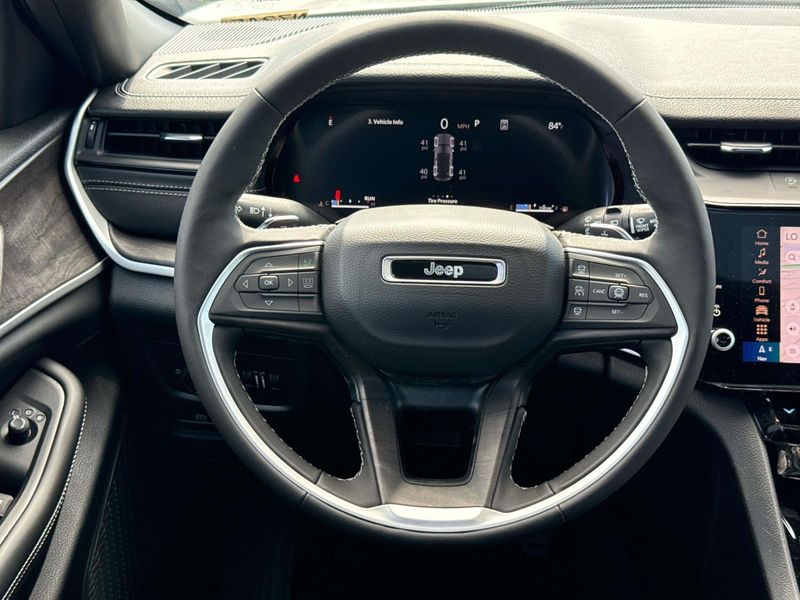 New 2026 Jeep Grand Cherokee Laredo Altitude 4x4