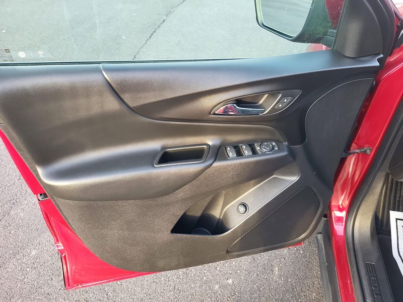 Used 2020 Chevrolet Equinox LTImage 3