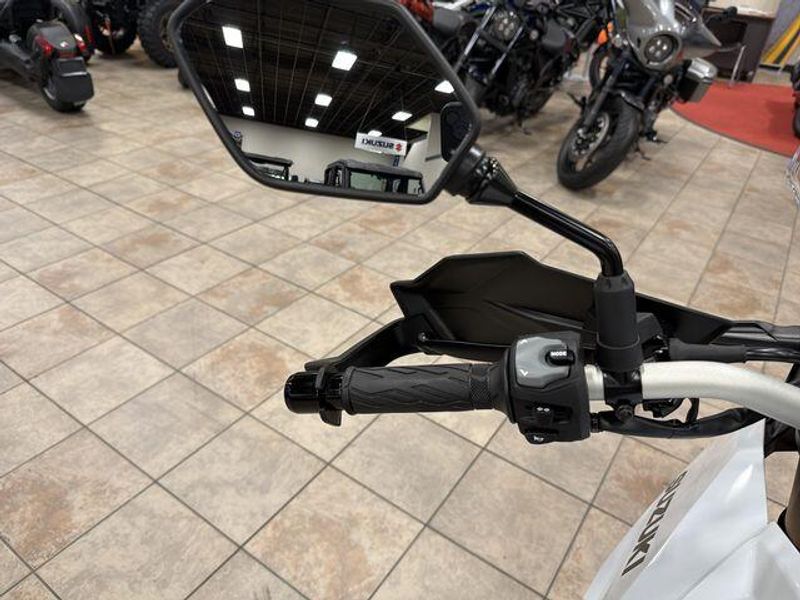 New 2024 Suzuki V-STROM 800DE Image 19