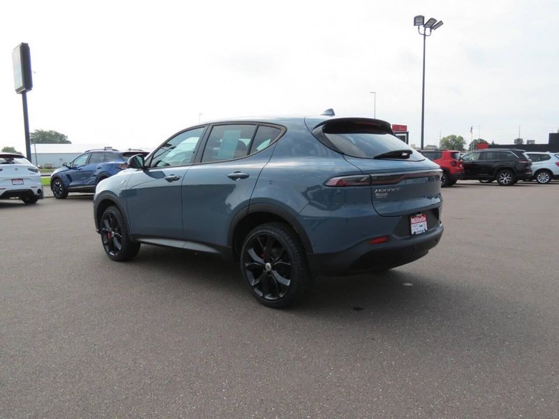 Used 2023 Dodge Hornet GT Plus AWD 4dr CrossoverImage 4