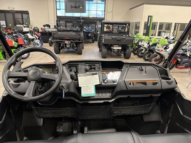 New 2025 Honda PIONEER 1000-6 DLX CREW Image 21