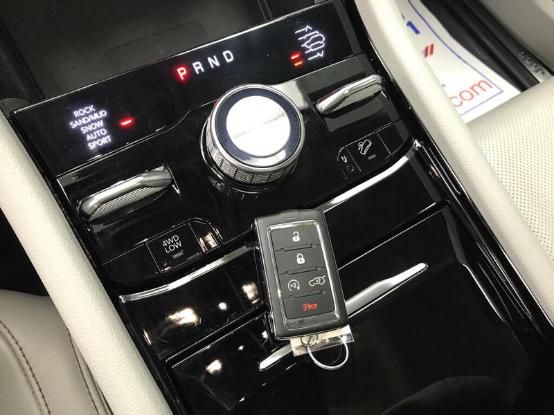 Used 2022 Jeep Grand Cherokee OverlandImage 13